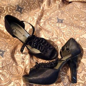 Size 6 Madden Girl Black Pump